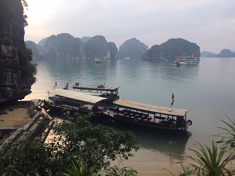 Travel to Vietnam: Beautiful Halong  Bay